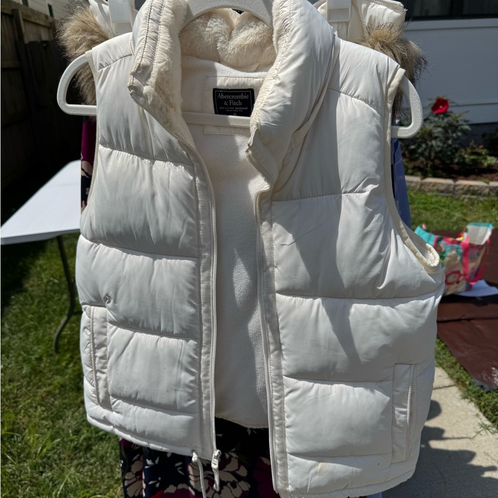 Abercrombie & Fitch White Quilted Vest